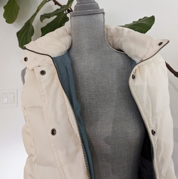 Roots Cream Puffer Vest with Turquoise Detail - Picture 3 of 6